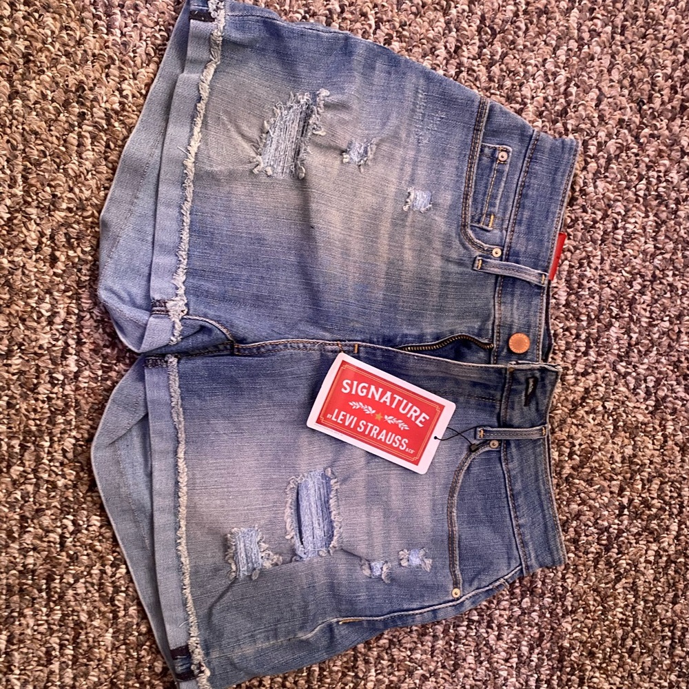 Signature Levi Strauss High Rise Shorts Size 6